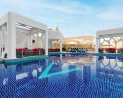 Khách sạn V Dubai, Curio Collection by Hilton