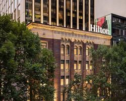 Khách sạn Hilton Melbourne Little Queen Street