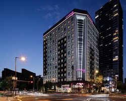 Khách sạn Moxy Osaka Shin Umeda