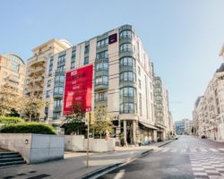 Khách sạn Radisson RED Brussels