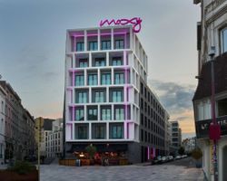 Khách sạn Moxy Brussels City Center