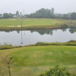 Wyndham Sky Lake Resort & Villas Hà Nội
