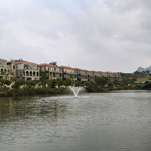 Wyndham Sky Lake Resort & Villas Hà Nội