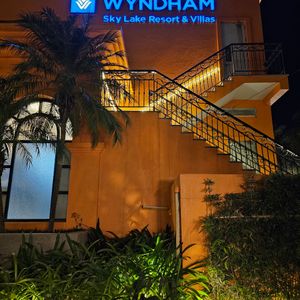 Wyndham Sky Lake Resort & Villas Hà Nội