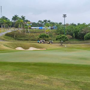 Wyndham Sky Lake Resort & Villas Hà Nội