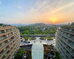 Khách sạn Wyndham Grand Plaza Royale Hangzhou Hàng Châu
