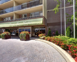 Khách sạn Town Inn Suites Toronto