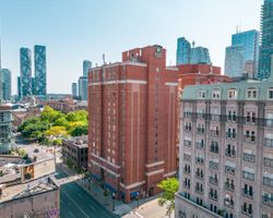 Khách sạn Holiday Inn Express Toronto Downtown