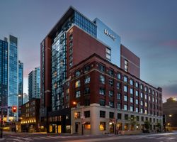 Khách sạn Revery Toronto Downtown, Curio Collection by Hilton