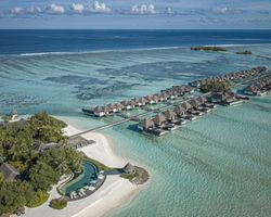 Four Seasons Resort Maldives at Landaa Giraavaru