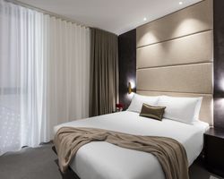 Khách sạn SKYE Suites Sydney