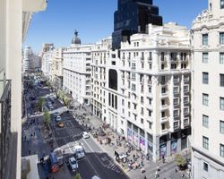 Khách sạn Montera Madrid, Curio Collection By Hilton