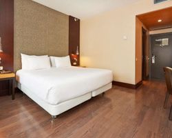 Khách sạn NH Barcelona Eixample