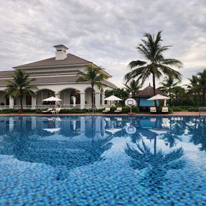 Vinpearl Cửa Sót Beach Resort Affiliated by Melia