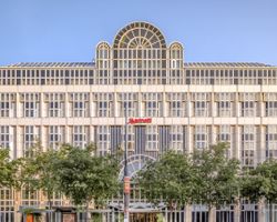 Khách sạn Vienna Marriott