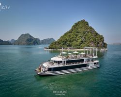 Du thuyền Iris tham quan Vịnh Hạ Long