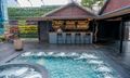 Jacuzzi & Rooftop Bar