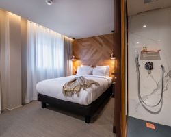 Khách sạn 9 Paquis Geneva