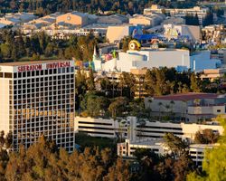 Khách sạn Sheraton Universal Los Angeles