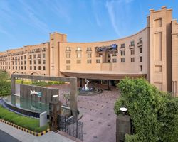 Khách sạn Radisson Blu Plaza Delhi Airport