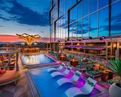 Khách sạn Moxy Downtown Los Angeles