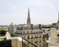 Khách sạn Four Seasons George V Paris