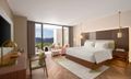 Deluxe Hướng Phố 1 giường lớn
