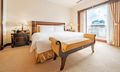 Deluxe Suite hướng phố