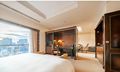 Deluxe Suite hướng phố