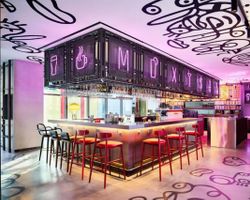 Khách sạn Moxy Seoul Myeongdong