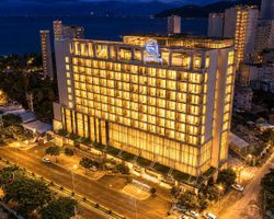 Khách sạn Quinter Central Nha Trang